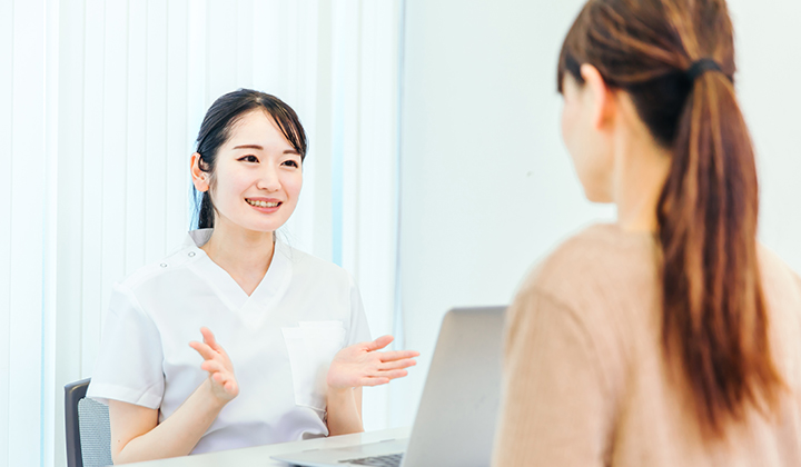 画像：肌がきれいな笑顔の女性の画像 