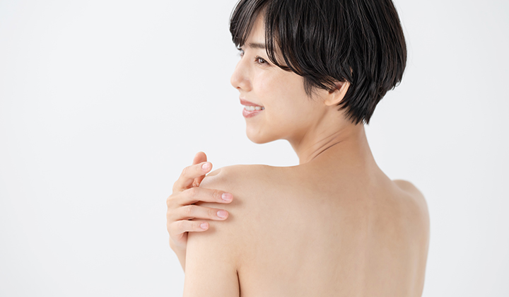 画像：きれいな女性の背中