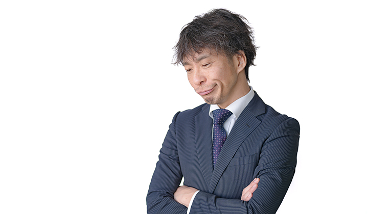 画像：老けた男性の落ち込んでいる画像